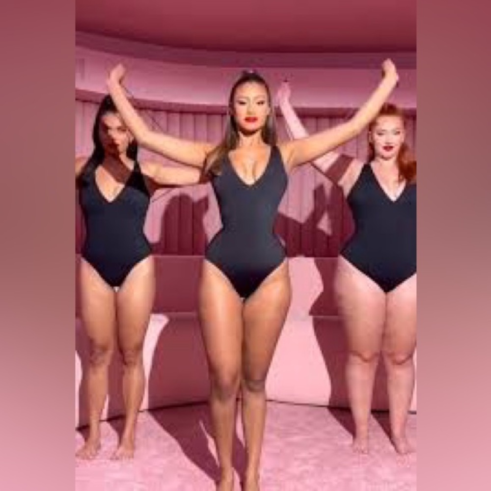 NWT:🔥TA3 Brazilian HI CUT PLUNGY Swimsuit🔥